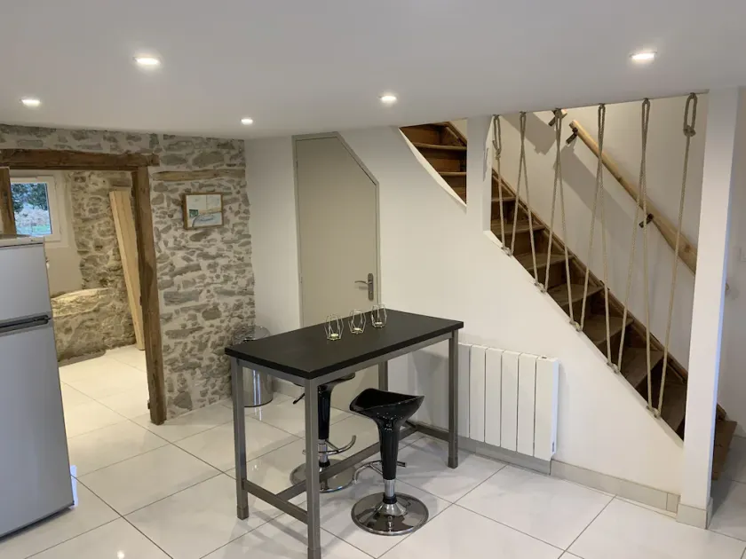 Maison Avec Beaucoup de Charme Dans un Petit Village Paisible - Image 1