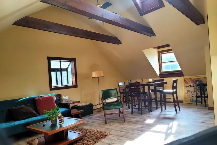 Private and spacious Carriage House pet friendly - Image 1