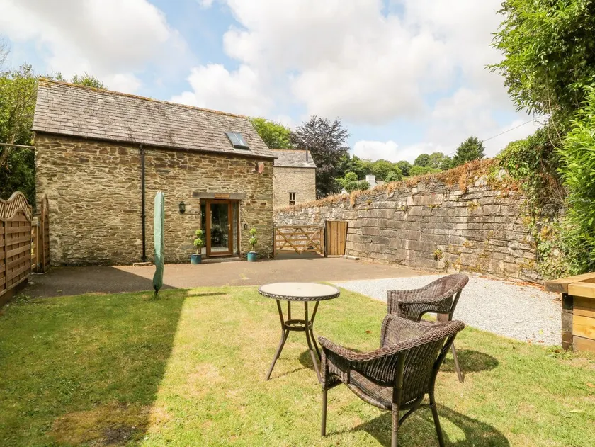 MILLER'S LODGE, romantic, character holiday cottage in Liskeard - Image 1