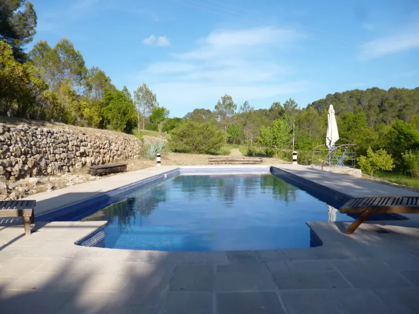Joli bastidon avec piscine privative proche d'un village typiquement provençale. - Image 1