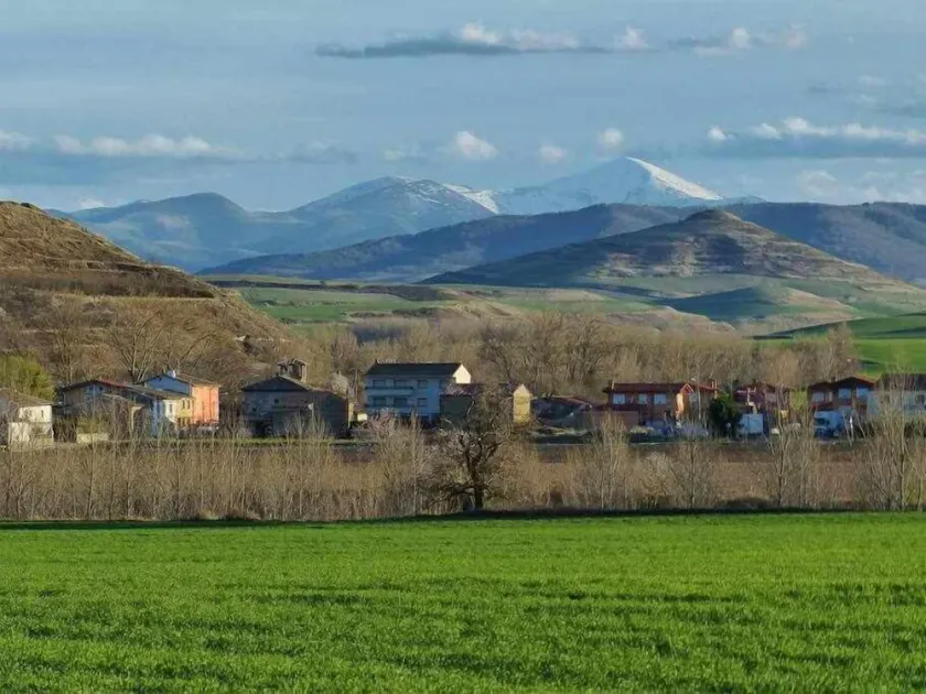 Ein Haus mit Garten und schöner Aussicht in La Rioja - Image 1