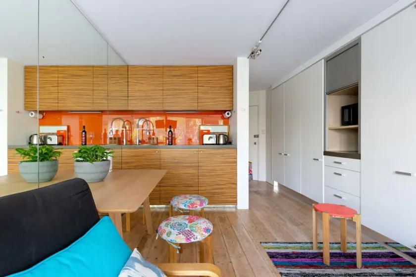 Sunlit Studio mins from Beach w/t Secluded Pool. - Image 1