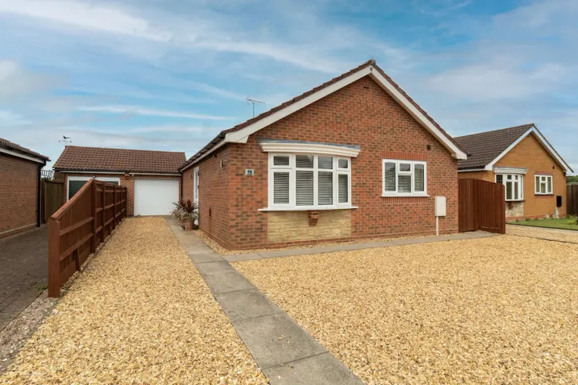 Cedar Drive, Holbeach - 1 to 4 - Self Catering - Image 1
