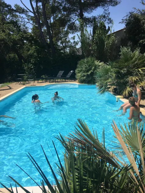 Provenzalische Villa mit großen Pinien und Pool - Image 1