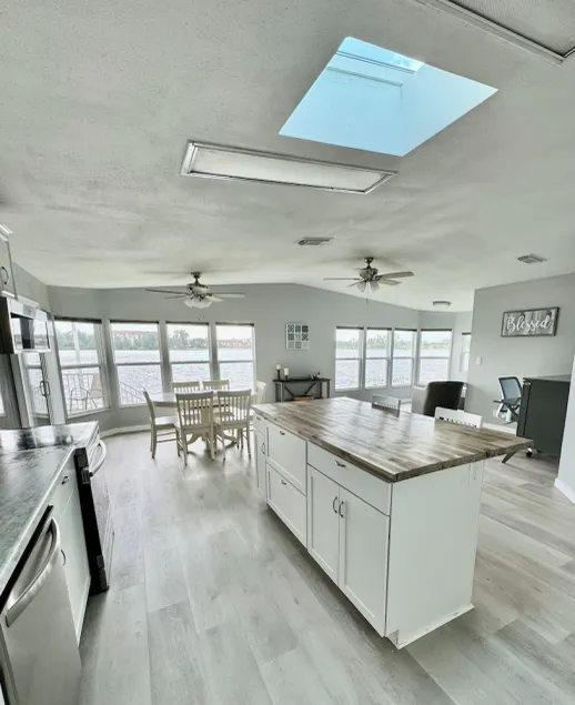 2-bedroom home 5 miles to Disney on Lake. Four Corners. Vista Del Lago amenities - Image 1