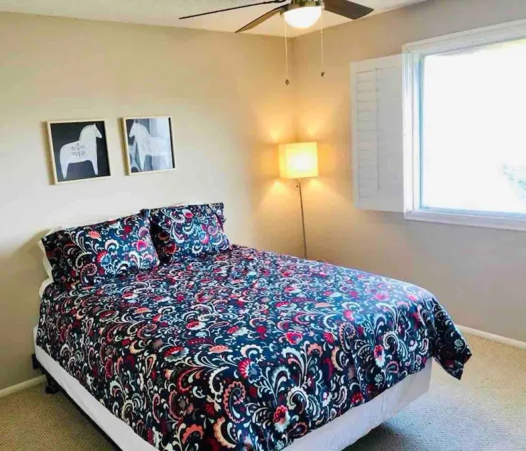 Walk or Bike to Old Town Scottsdale in a Quiet, Clean & Contemporary Sanctuary - Image 1
