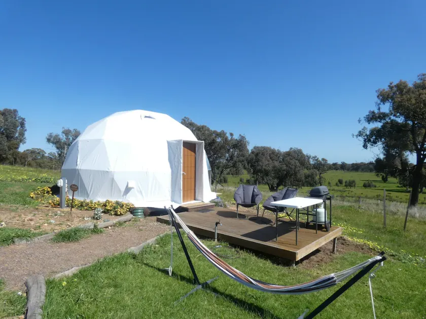 Yidaki - Self Catering Dome accommodation with private deck, BBQ and lawn - Image 1