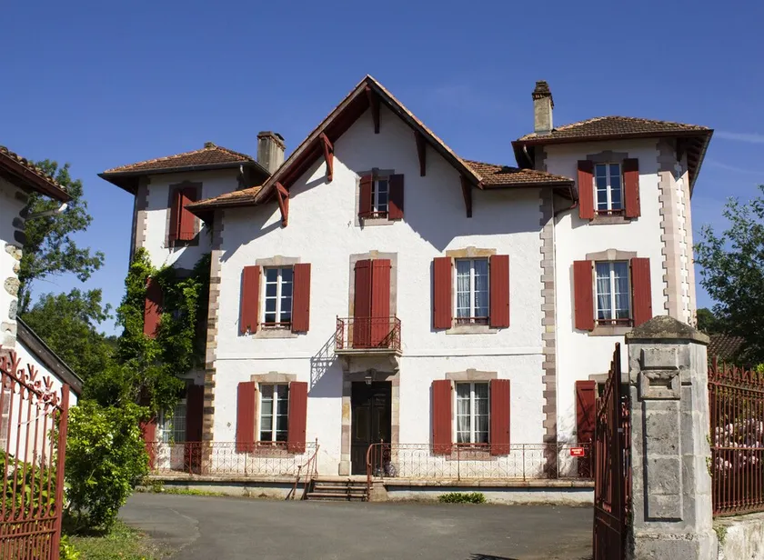 Maison de Maître 500m2,renovated, sleeps 22, center of St Etienne de Baïgorry - Image 1
