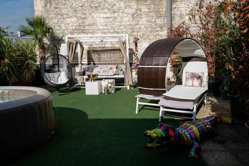 Luxury flat with rooftop/terrace in Paris with view on Sacré-Coeur Monument - Image 1