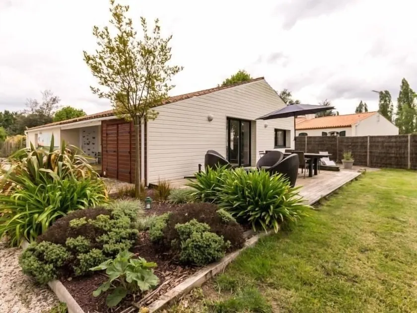 Gîte paisible avec grand jardin près du lac, ping-pong, vélo, climatisation, proche de Nantes et plages - Image 1
