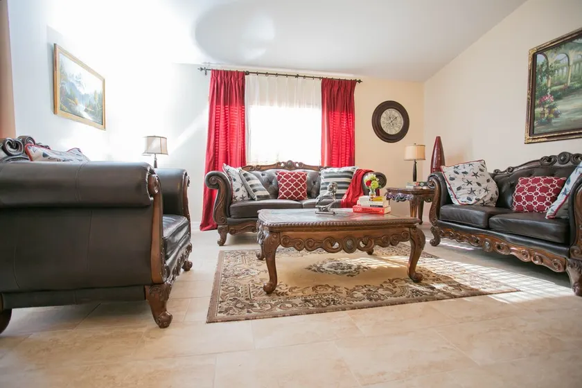 Charming 4 Bedroom, 2 Bathroom house in Phoenix - Image 1