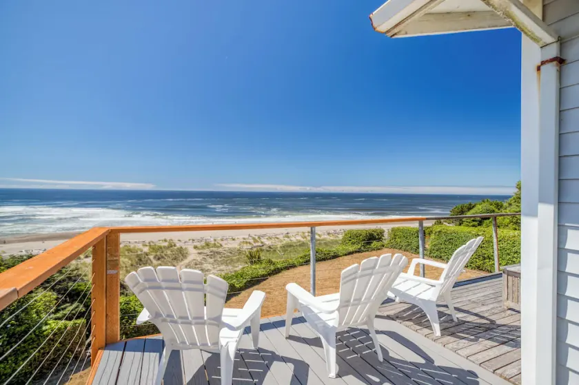Star of the Sea! Ocean Front Vacation Home in Taft District,Private Beach Access - Image 1