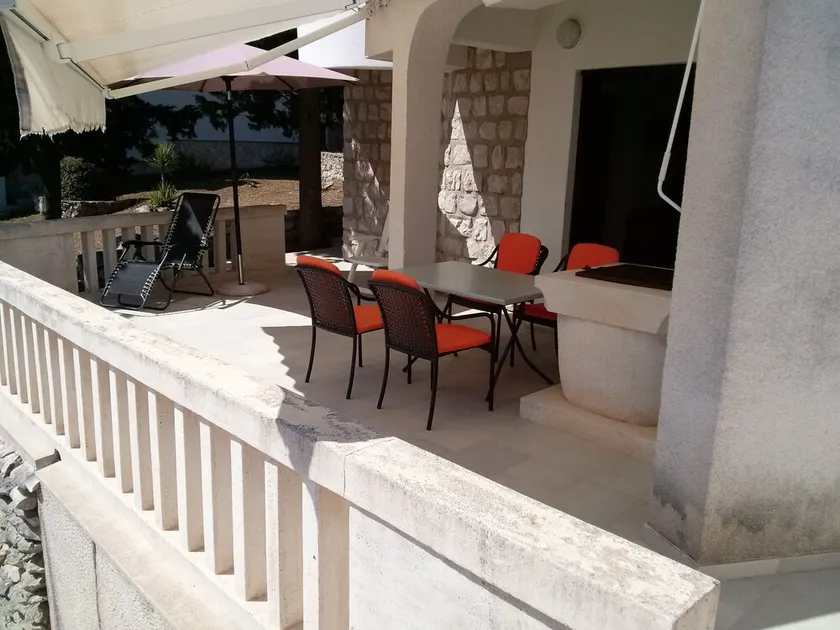 Apartamento para dos personas en la playa Lukoran, Ugljan (A-8494-b) - Image 1