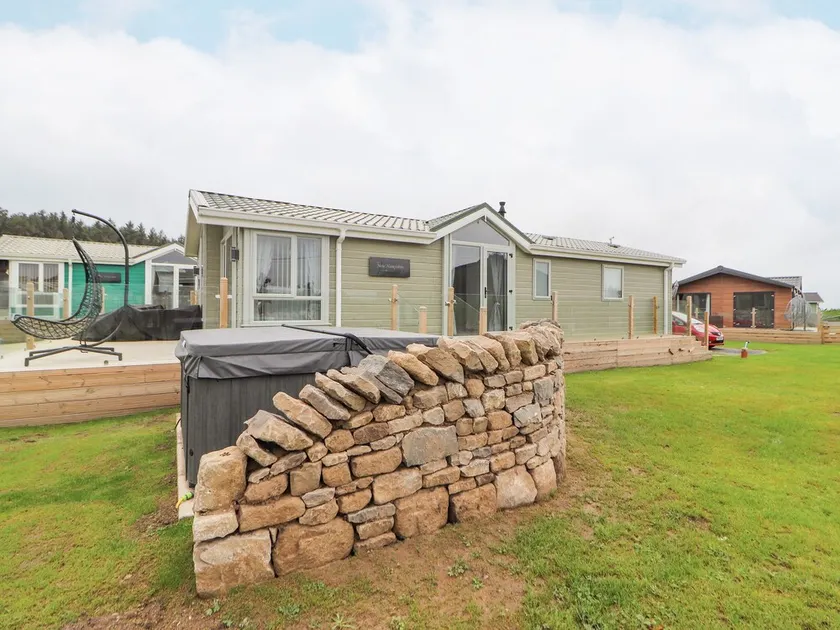 NO.7 SKIDDAW VIEW, pet friendly, country holiday cottage in Aspatria - Image 1
