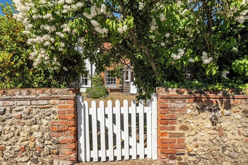 A cozy cottage on the North Norfolk coast - Image 1