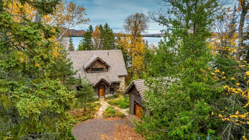 Magical, stunning, secluded retreat on idyllic Lake Medora! - Image 1