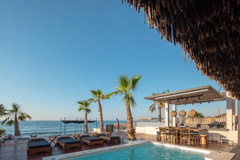Luxury Beachside Living, a Step Away from Beach! - Image 1