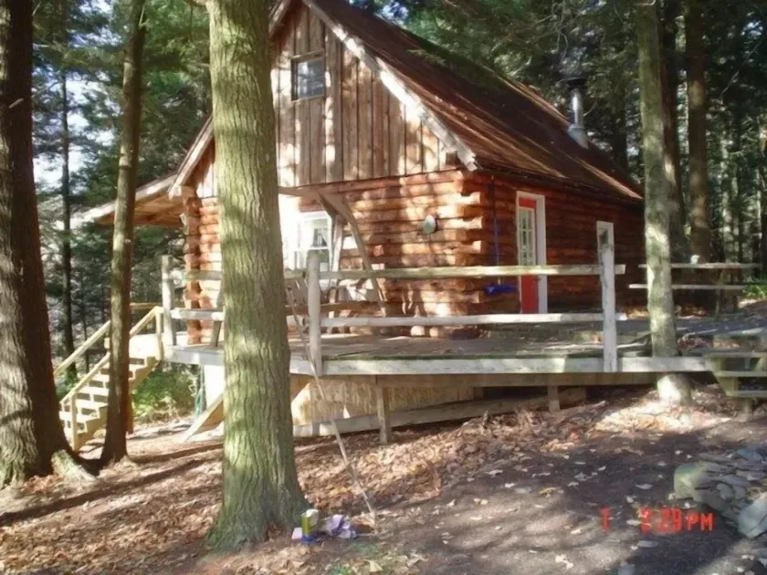 Charming Log Cabin w/ Jacuzzi Tub- 35 minutes from Cooperstown and Dreams Park - Image 1