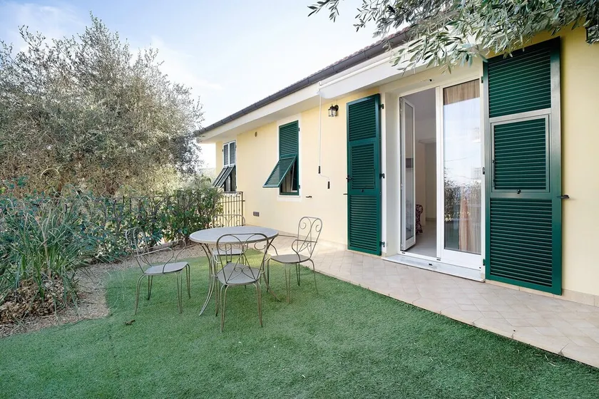 Ferienwohnung \"La Taggiasca\" mit Meerblick, Privatem Garten und WLAN - Image 1