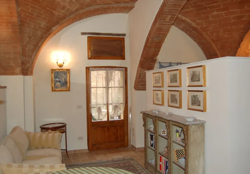 Delizioso Monolocale nel Cuore di Buonconvento - Image 1