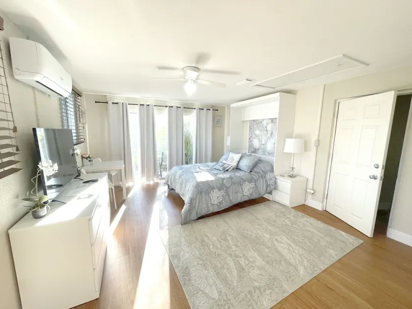 Spacious Studio 8 minutes drive to Siesta Key and so much more! - Image 1