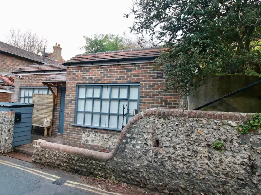 Alfriston Lodge - a Studio that sleeps 2 guests in 1 bedroom - Image 1