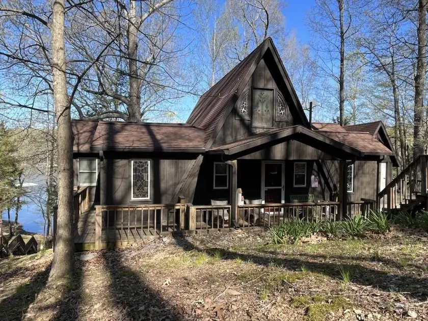 Gorgeous A-frame on Lake Barkley cove: private dock, fire pit, pets ok - Image 1