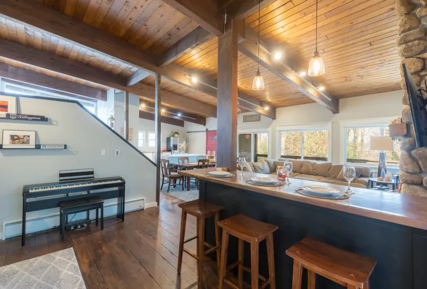 Ski Chalet-Style Home with Hot Tub Spa, Eastman Community - Image 1
