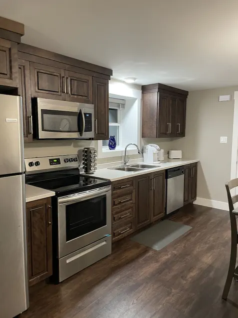 Hill Side Suites - Beautiful bright Apt 10 mins from airport! - Image 1