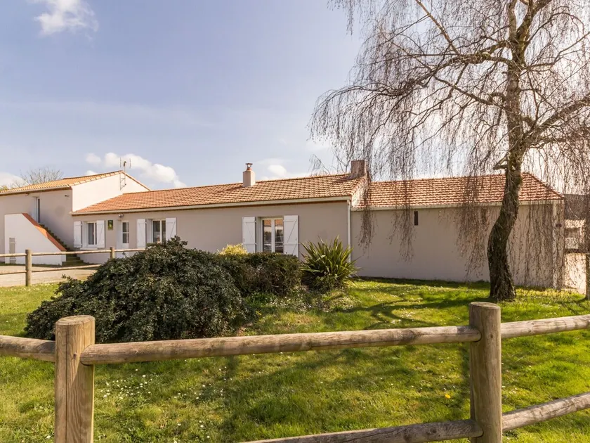 Renovated Farmhouse Near the Sea with Garden, WiFi, and Family Amenities - Image 1
