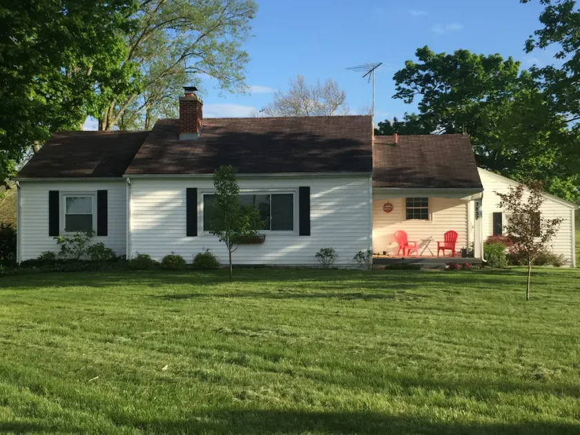 Hagen Homestead, Quiet, serene farmhouse, close to everything! - Image 1
