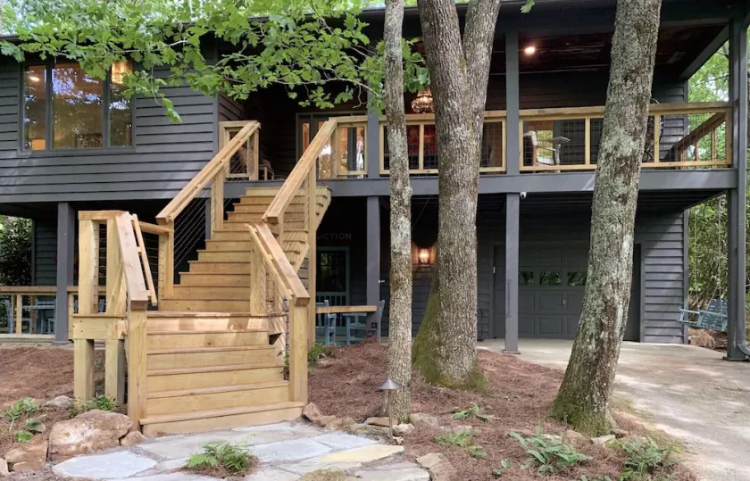 NestleInn: Luxury Mountain Retreat with Fire Pit, Decks & Forest Views. - Image 1