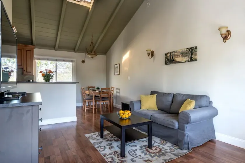 Spacious, Soaring Ceilings, Near Downtown MV, GOOG - Image 1