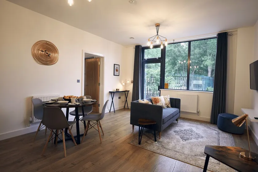Modern One Bedroom Apartment - Image 1