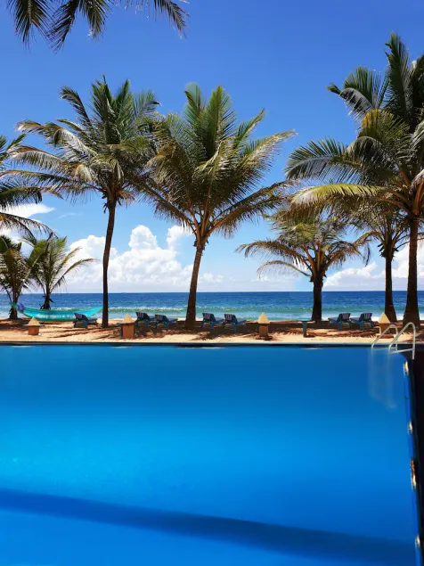 Oasey Beach Hotel - Image 1