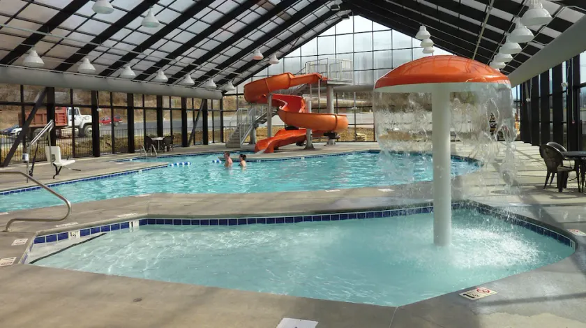 Grand Smokies Resort Lodge Pigeon Forge - Image 1