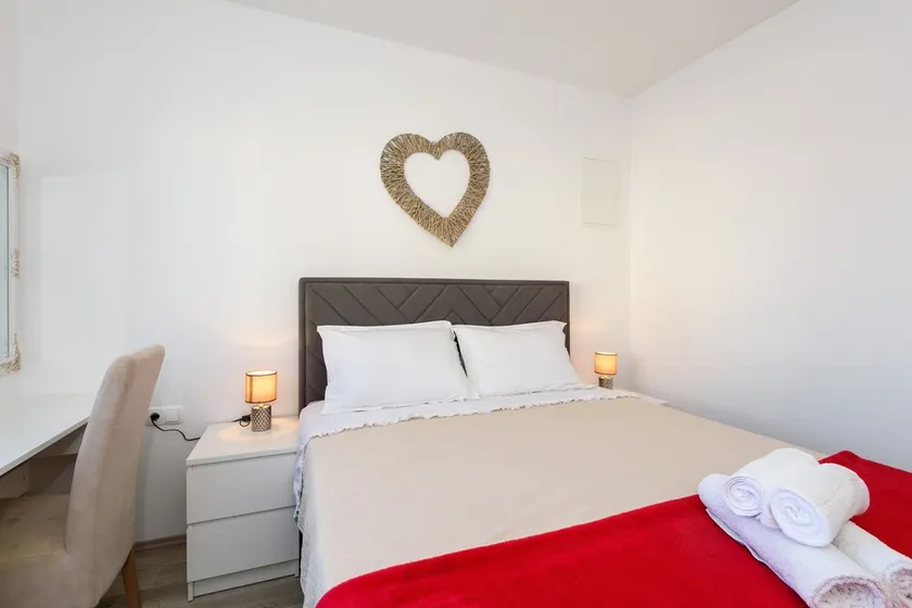 CHARMING APARTMENT ANA , GOOD POSITION FOR ONE DAY TRIP - Image 1