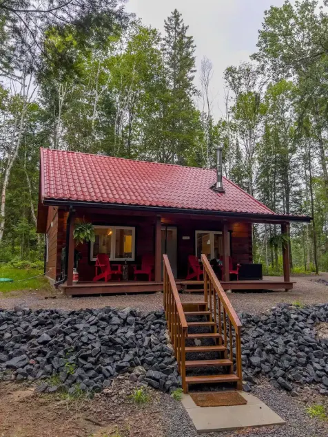 Charming 4 season log cabin near Algonquin Park - Image 1