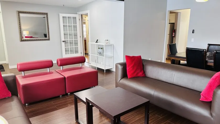 Spacious 5 bedrooms sleep 22 - Image 1
