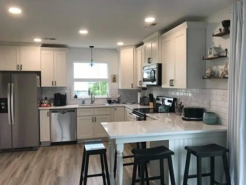 Entire Home! Easy Walk to Beach & Gorgeous Sound View - Image 1