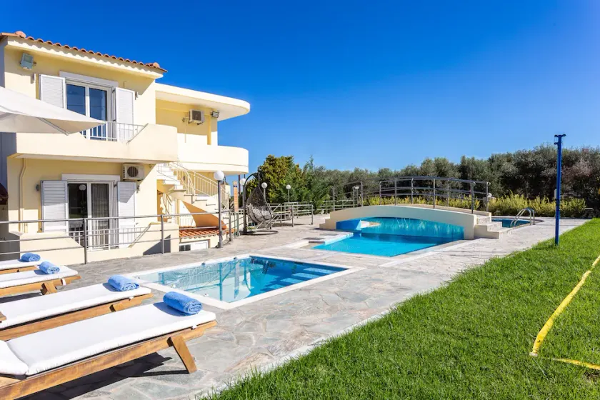90m2 Pool, Pool, basket, playground, soccer, volley and more! - Image 1