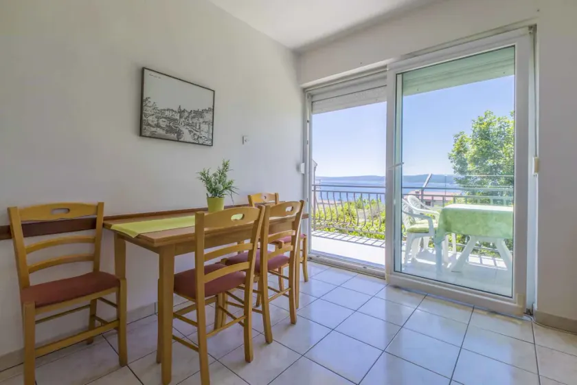 Holiday apartment with balcony and sea view - Image 1