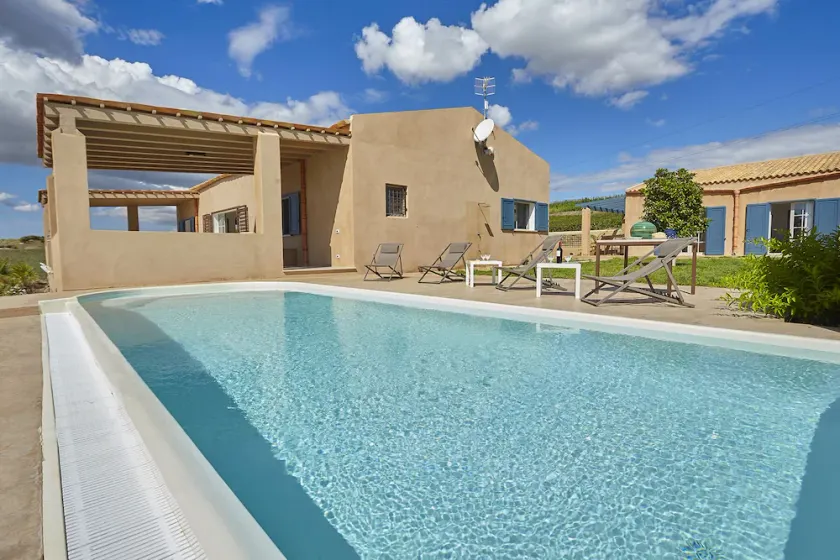 Villa med pool nær havet i Menfi / Selinunte, 8 sovepladser - Image 1
