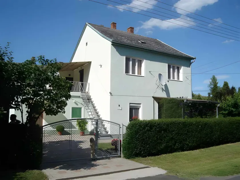 Holiday apartment with large balcony, only 250 m from the beach - Image 1