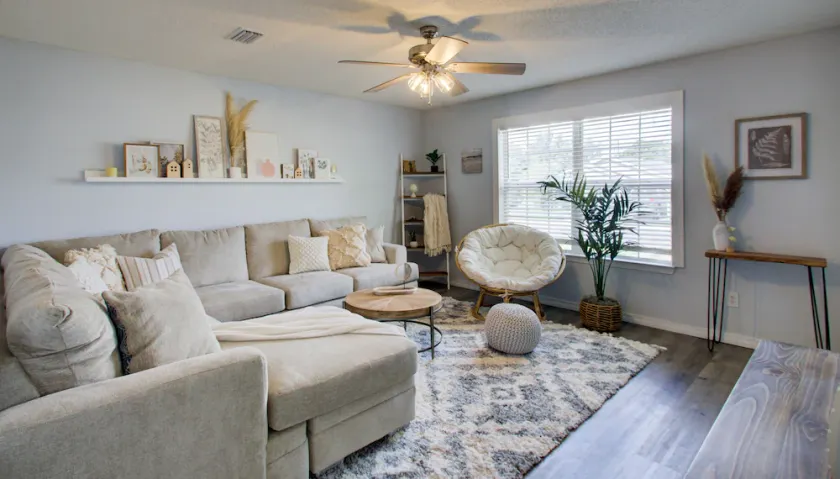 Spacious & Bright DWTN 3BR/2B, By Beach, W/ Kayaks - Image 1