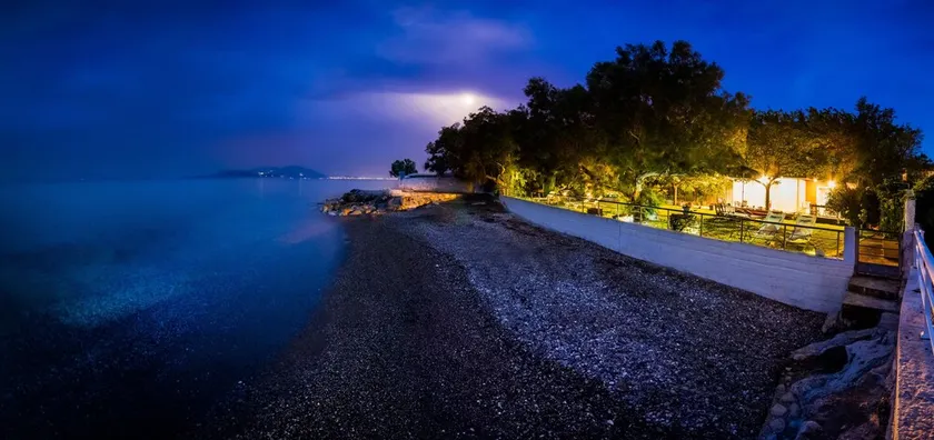Beachfront Paradise Retreat - Image 1