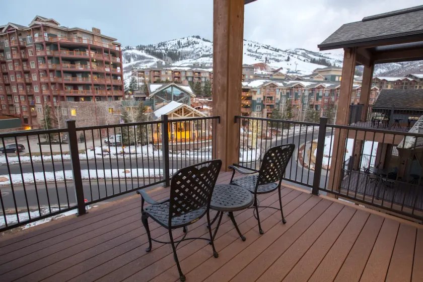 Canyons Village Location Oversized Deck Off - Image 1