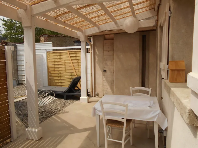 Charming little house 5 minutes from hiking trails - Image 1