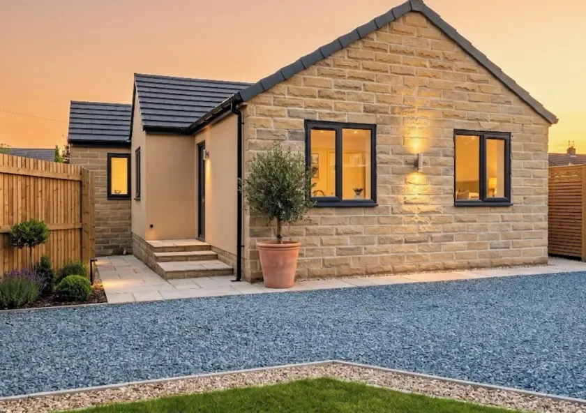 2 Bed Sleeps 4 Pet Friendly Free Parking - Image 1