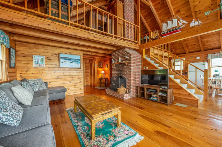 Bay-View. Waterfront Log cabin on the bay. Pet Friendly.  - Image 1